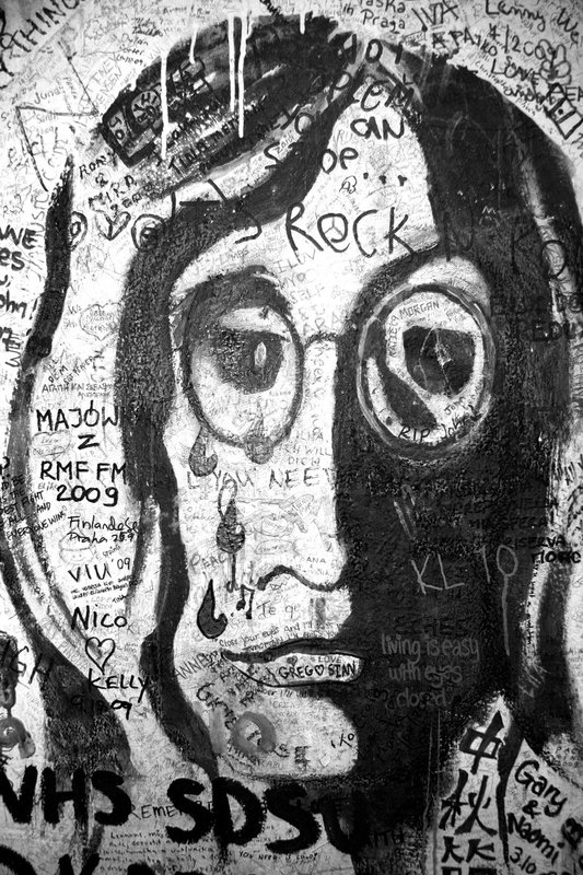 John Lennon bw J013.jpg