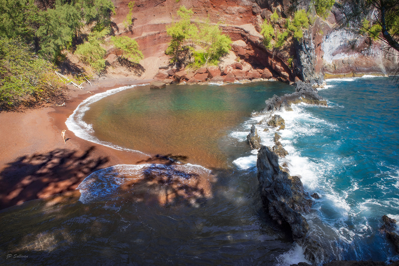 Kaihalulu Bay RED SAND_Lr.jpg