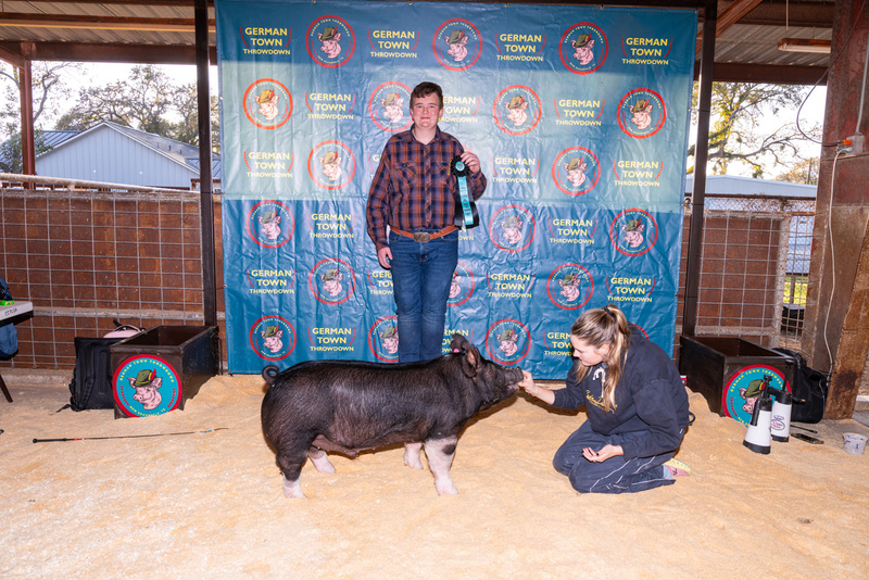 25GTT- RingBBackdrops-6413.jpg