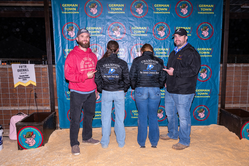 25GTT- RingBBackdrops-6615.jpg