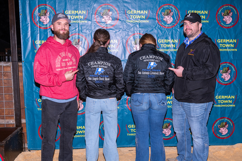 25GTT- RingBBackdrops-6617.jpg