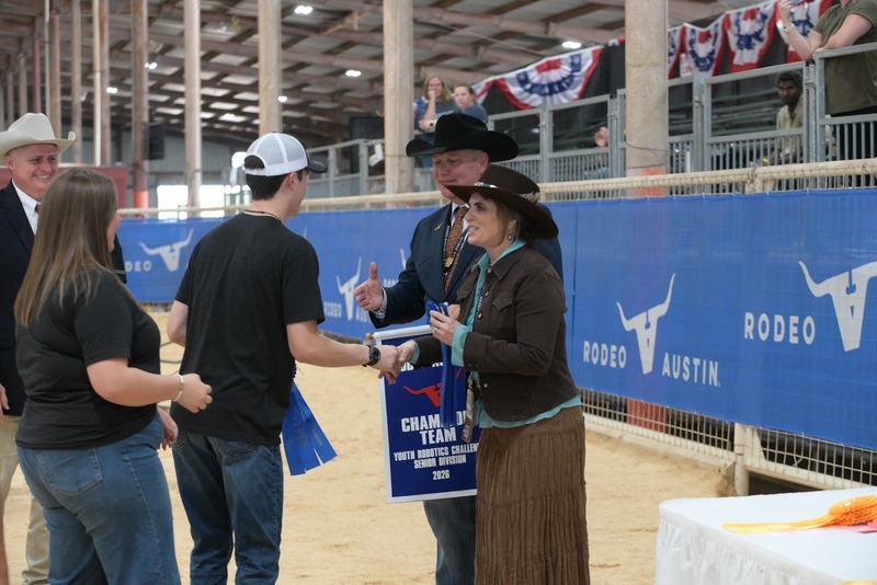 26RA- RoboticsAwardsHS-3467.jpg