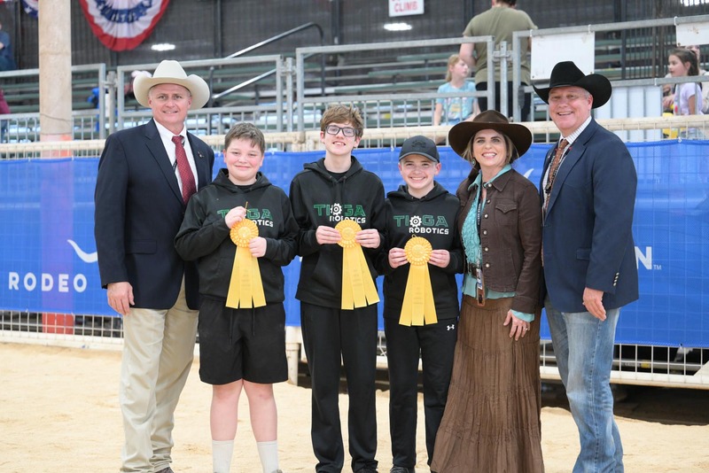 26RA- RoboticsAwardsHS-4910.jpg