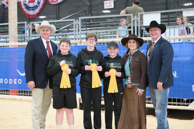 26RA- RoboticsAwardsHS-4912.jpg