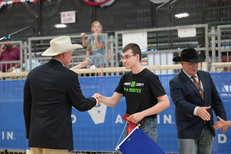 26RA- RoboticsAwardsHS-4960.jpg