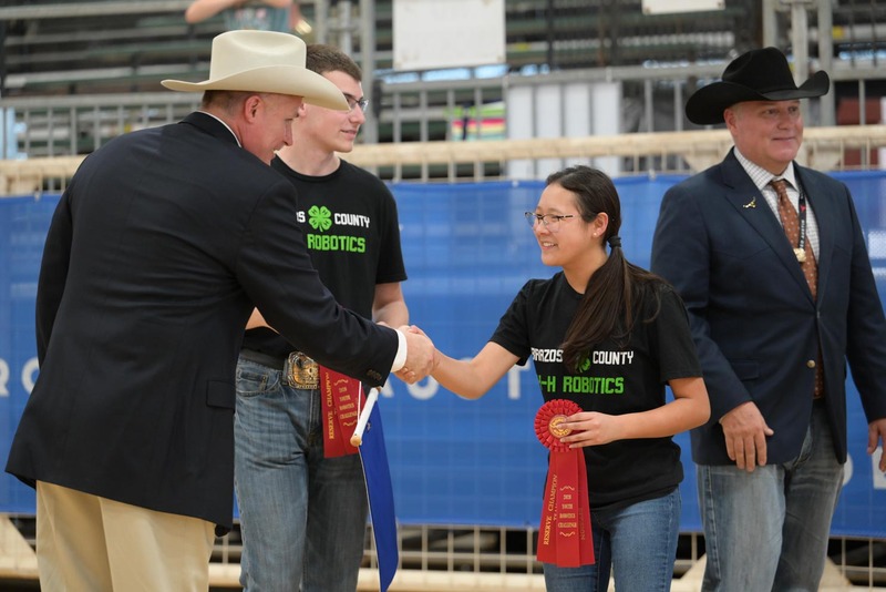 26RA- RoboticsAwardsHS-4961.jpg