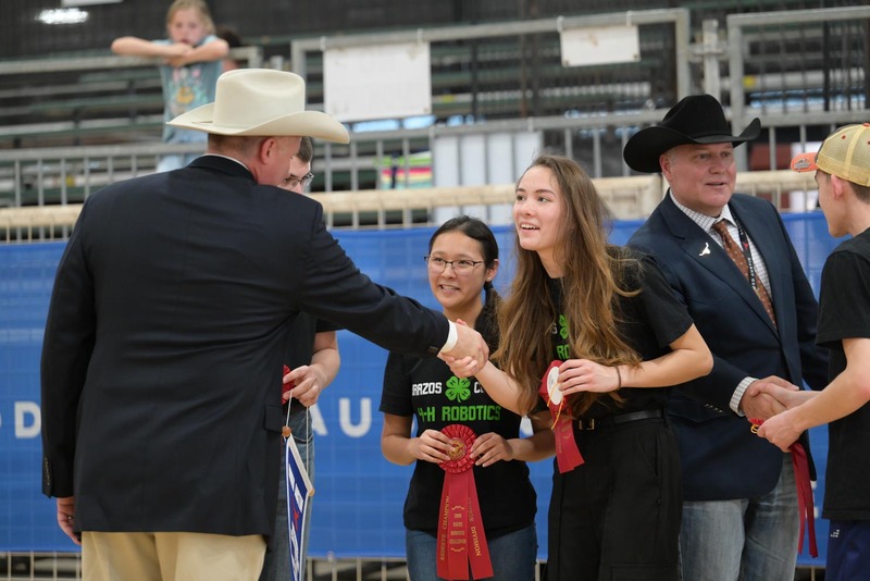 26RA- RoboticsAwardsHS-4962.jpg