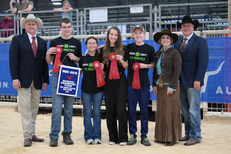 26RA- RoboticsAwardsHS-4966.jpg