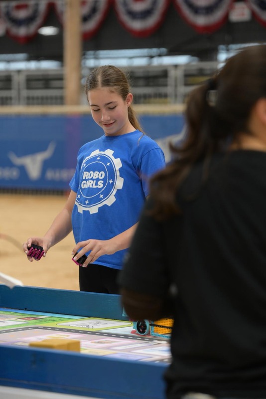 26RA- RoboticsFinalsHS-3374.jpg