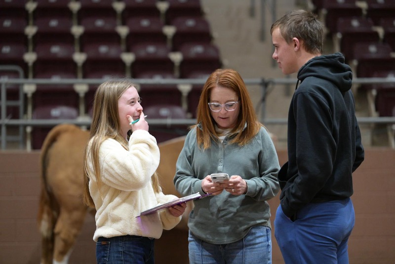 26SA-LivestockJudging-0411.jpg