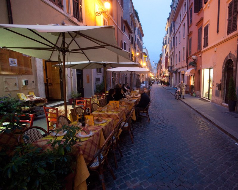 Street Cafe.jpg :: Beautiful night street scene.  We had dinner there also. (LE4k)