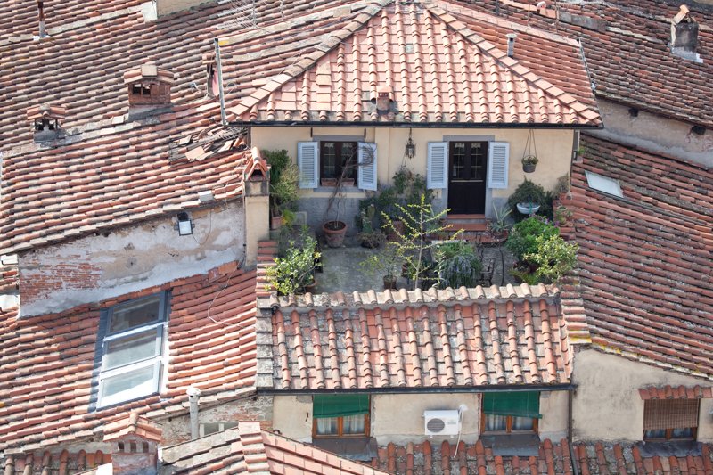 italy_090405_17631.jpg :: Many roof top patios like this one. (A2:3) (LE5k)