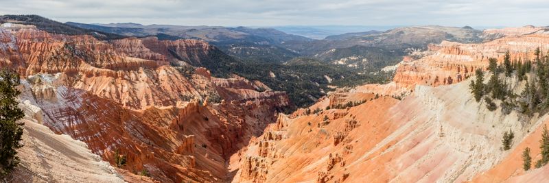 Dusting on Cedar Breaks.jpg :: Cedar Breaks from the top at first dusting. (A1:3) (LE13k)