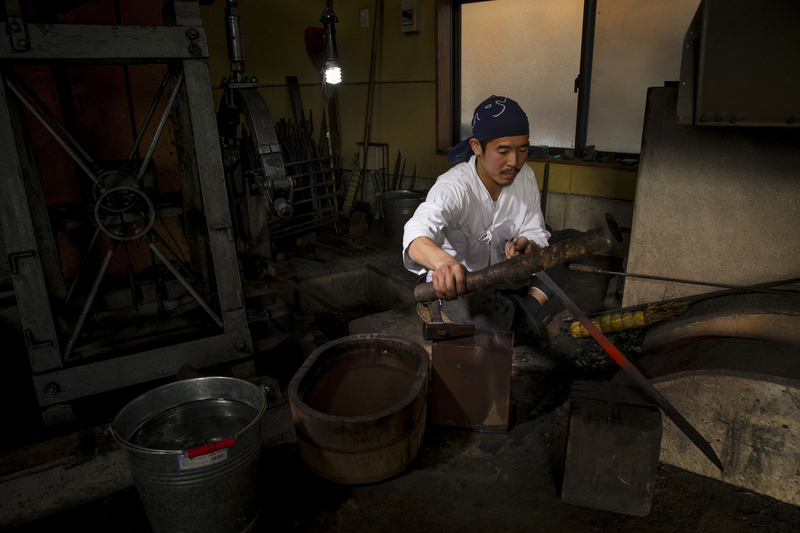 ralphie_65U0495(2).jpg :: Sumurai Maker: Hide Hira  Location: Nagano, Japan  Photo: Bryan Ralph