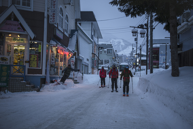 ralphie_65U8567(3).jpg :: Skiers: Riley Leboe, Mike Henitiuk, Matt Margetts, Joe Schuster  Location: Hakuba, Japan  Photo: Bryan Ralph