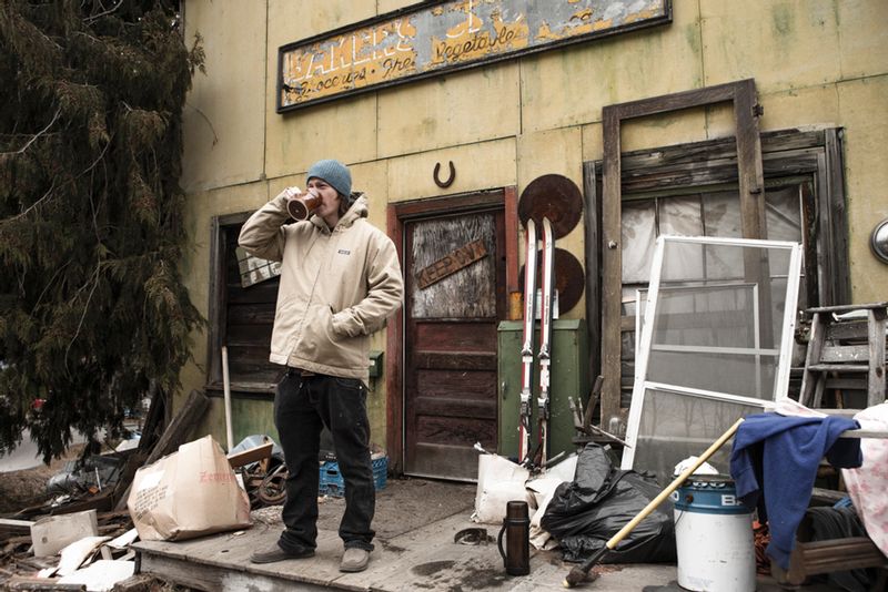 ralphie_65U2873-2.jpg :: Pep Fujas sipping a cup and waiting for snow