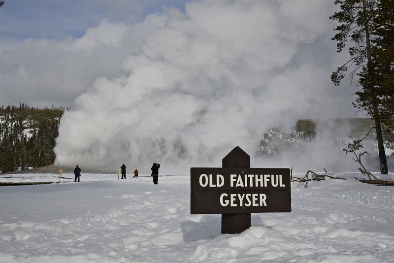 Old Faithful Yellowstone NP.jpg