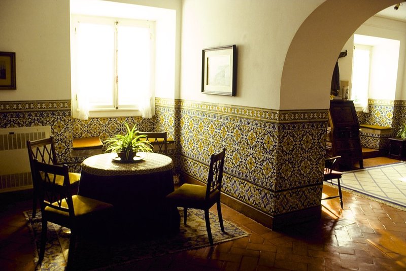 breakfast room Portugal.jpg
