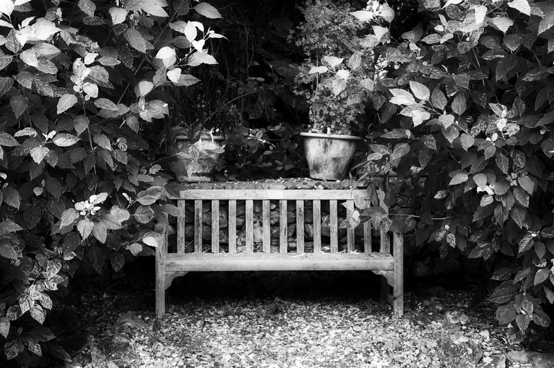 garden bench St Criox.jpg
