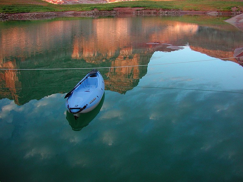 kayak Lake Powell.jpg
