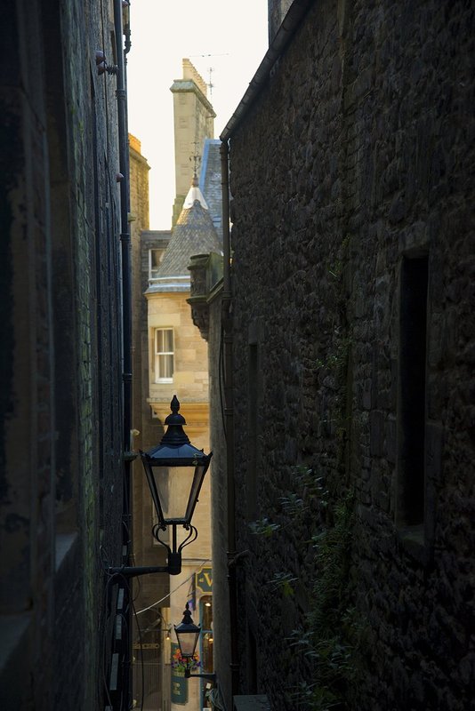 Close Edinburgh.jpg
