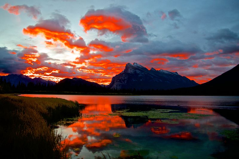 Sunrise on Vermilion Lakes Banff NP.jpg