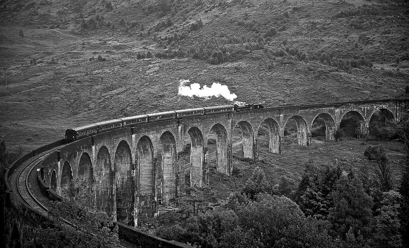 Viaduct Steam Train Glenfinan.jpg
