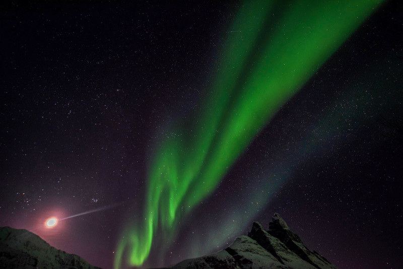 Moon set with ribbons of light.jpg