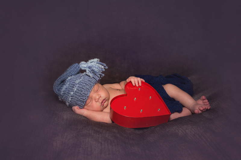 camerontnewbornsneaks-4.jpg