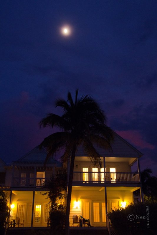 Marathon Hotel Moonscape1.jpg