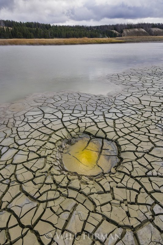 CRACKS IN THE GROUND - 1249.jpg