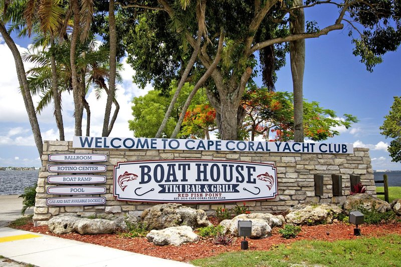 Yacht Club Entrance.jpg