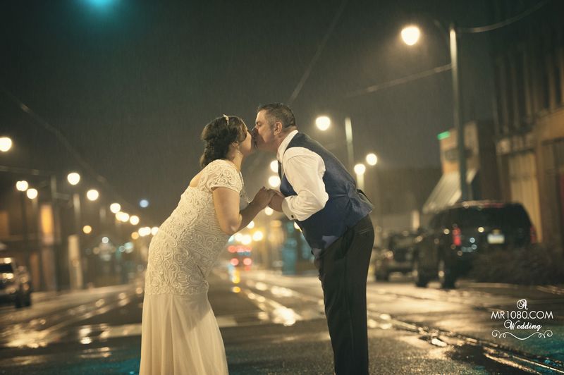 Kissingintherain.jpg