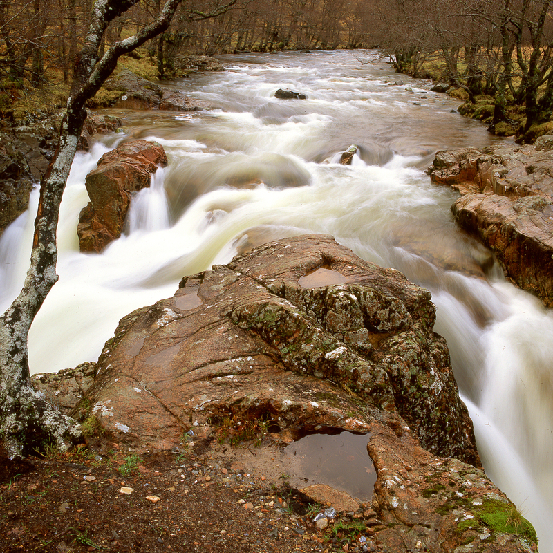 Burn in Glen Nevis scot20.jpg