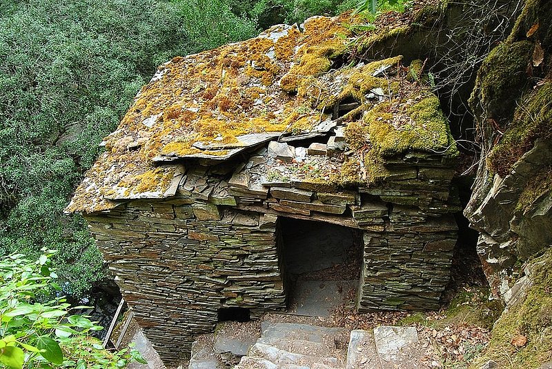Old house in Fraga da Pena - Arganil.jpg