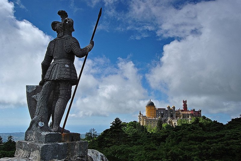 Statue of the Warrior face to Pena Palace.jpg