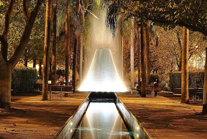 Water volcano in Park of the Nations.jpg