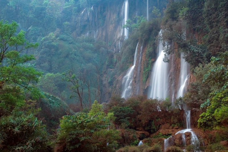 THEE LOR SU.jpg :: UMPHANG WILDLIFE REFUGE, THAILAND.
These 984-foot high multiple cascades ring the Thai rainforest with the sound of falling water.