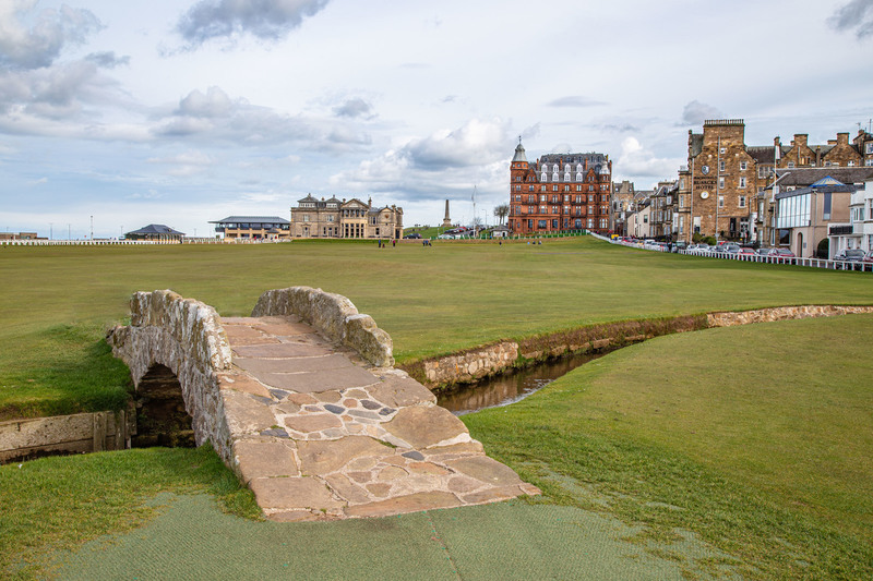 Swilcan Bridge St Andrews Old Course.jpg
