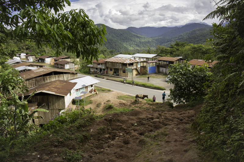expedicion_altomayo_AD4A4552.jpg :: Village of Afluente and Interoceanica road, crossing through the Alto Mayo Protected Forest.
