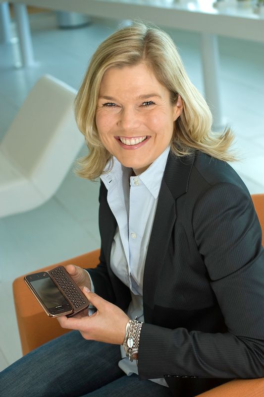 SariKolaNOKIA021710_15web Portrait Juan Jose Palacio Photographer