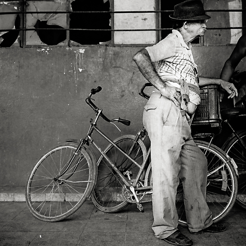 Cuba Mercado Man with Bike 2-2(1).jpg