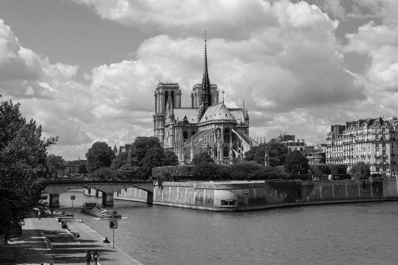 Notre Dame Paris France.jpg