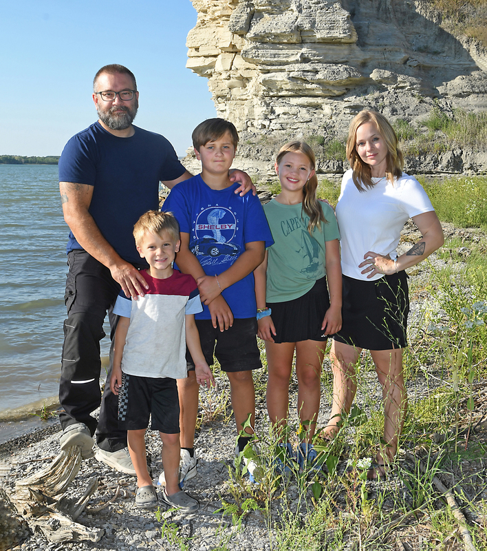 Family 12 B cropped.jpg