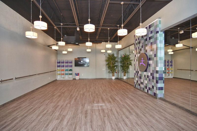 221_Commercial.jpg