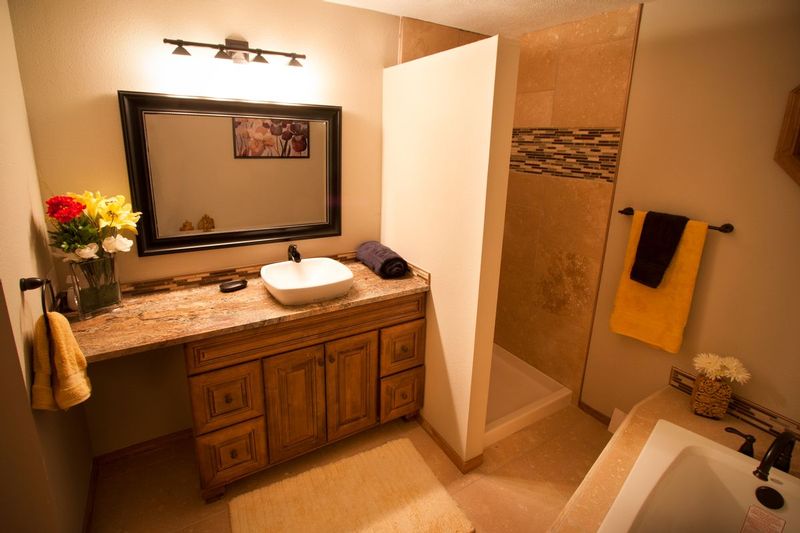 3420 N. Ferral-16.jpg