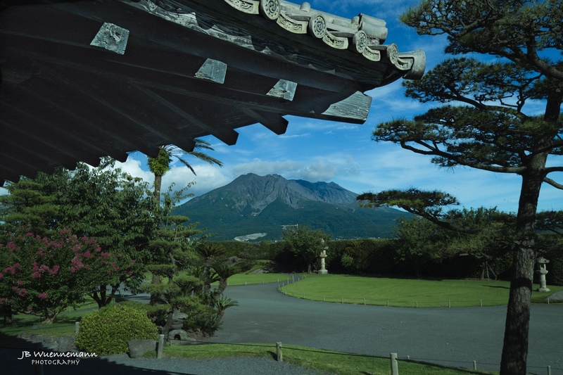 A roof over Kagoshima.jpg