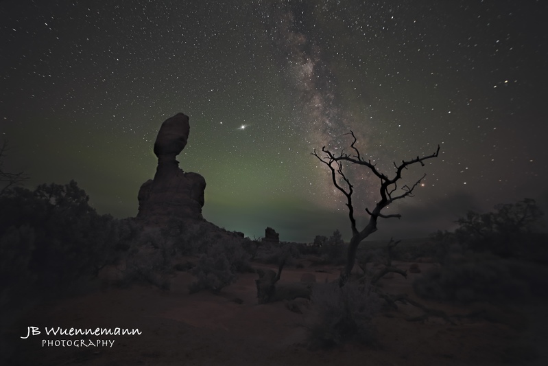 Arches Balance Rock and Tree Milkyway.jpg :: Made from 21 light frames by Starry Landscape Stacker 1.8.0.  Algorithm: Mean Min Hor Star Dupe