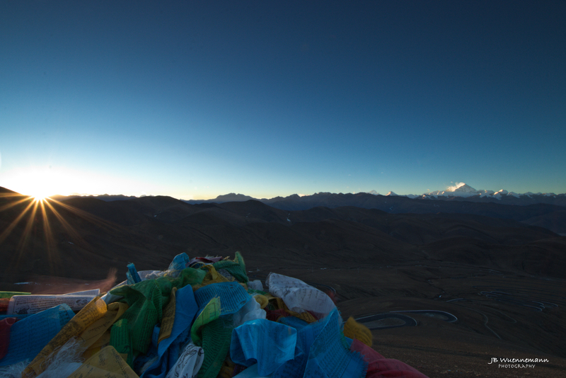 Mount Everest Sunrise.jpg