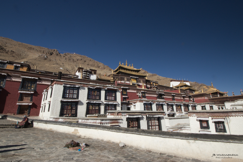 Temple in Shigatse.jpg